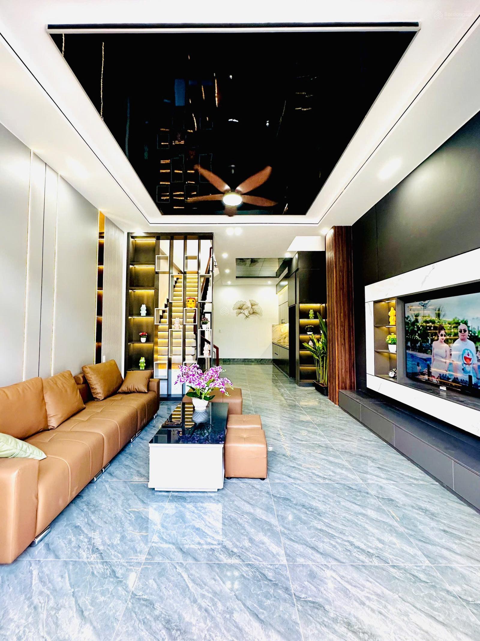 CHÀO BÁN HOA HẬU TRƯỜNG CHINH KIỆT Ô TÔ THÔNG LÊ TRỌNG TẤN - FULL NỘI THẤT CAO CẤP