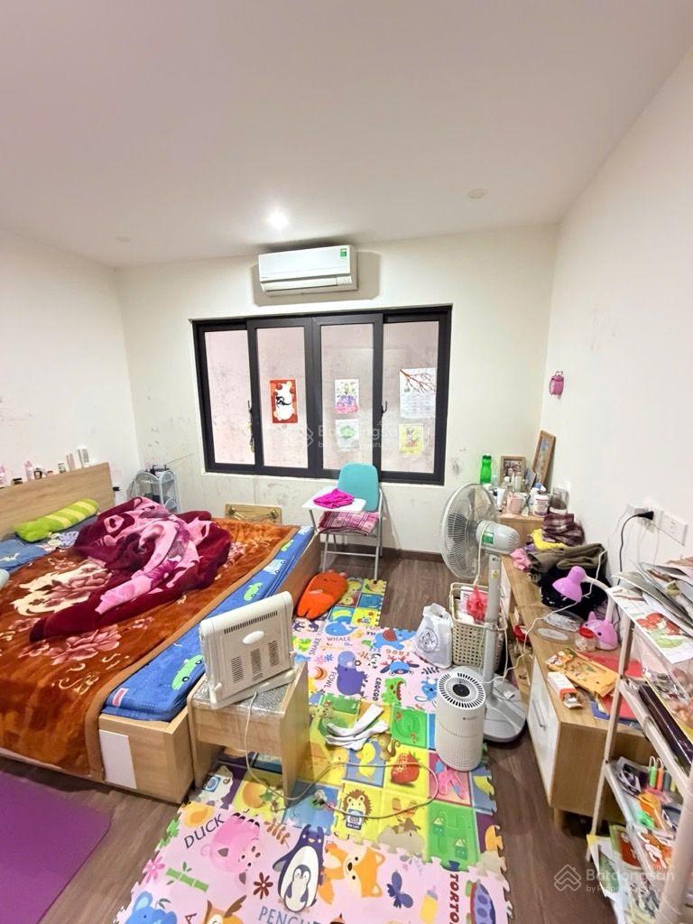 Xuân la - gần hồ. DT50m2 4 tầng, 4 PN, khách bếp, phòng thờ, sân phơi. Vuông vắn, 30m ra ô tô