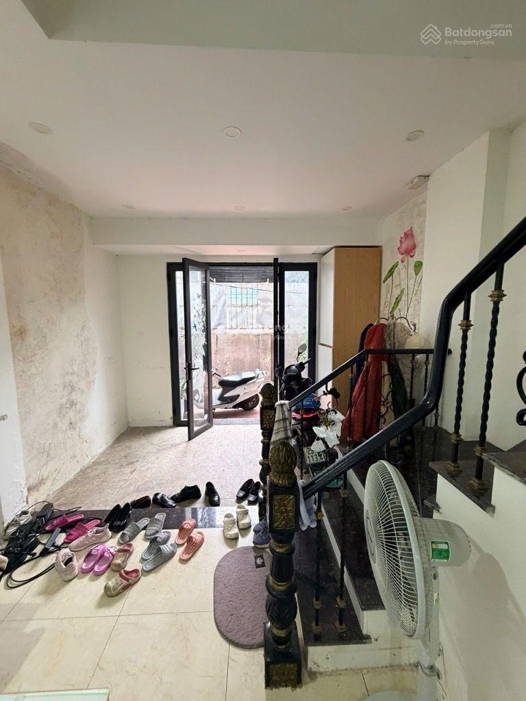 Xuân la - gần hồ. DT50m2 4 tầng, 4 PN, khách bếp, phòng thờ, sân phơi. Vuông vắn, 30m ra ô tô