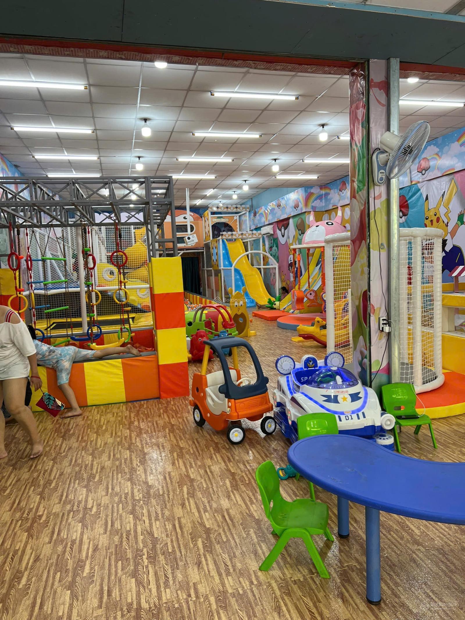 Sang mặt bằng Mặt Tiền Gần Tô Hiệu - THẠCH LAM, QUẬN TÂN PHÚ [8m x 26m] Trống Suốt