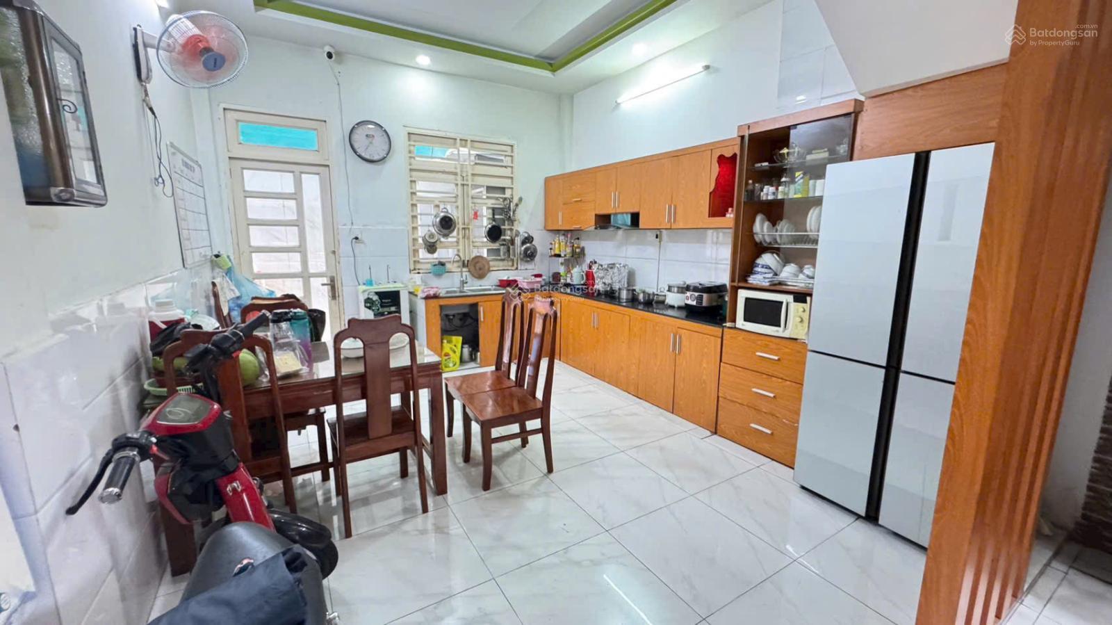 Nhà Bán hẽm Nguyễn Chí Thanh. Diện tích : 4 x 13m. 4 Tầng