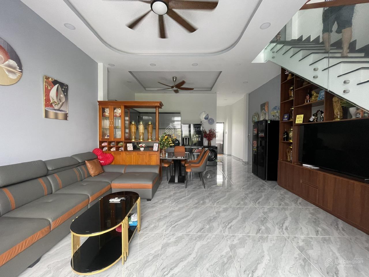 Nhà sổ riêng gần cầu Rạch Tra , DT 95m2 ( 5,5m x 18m) - 1 lầu - Sân xe hơi