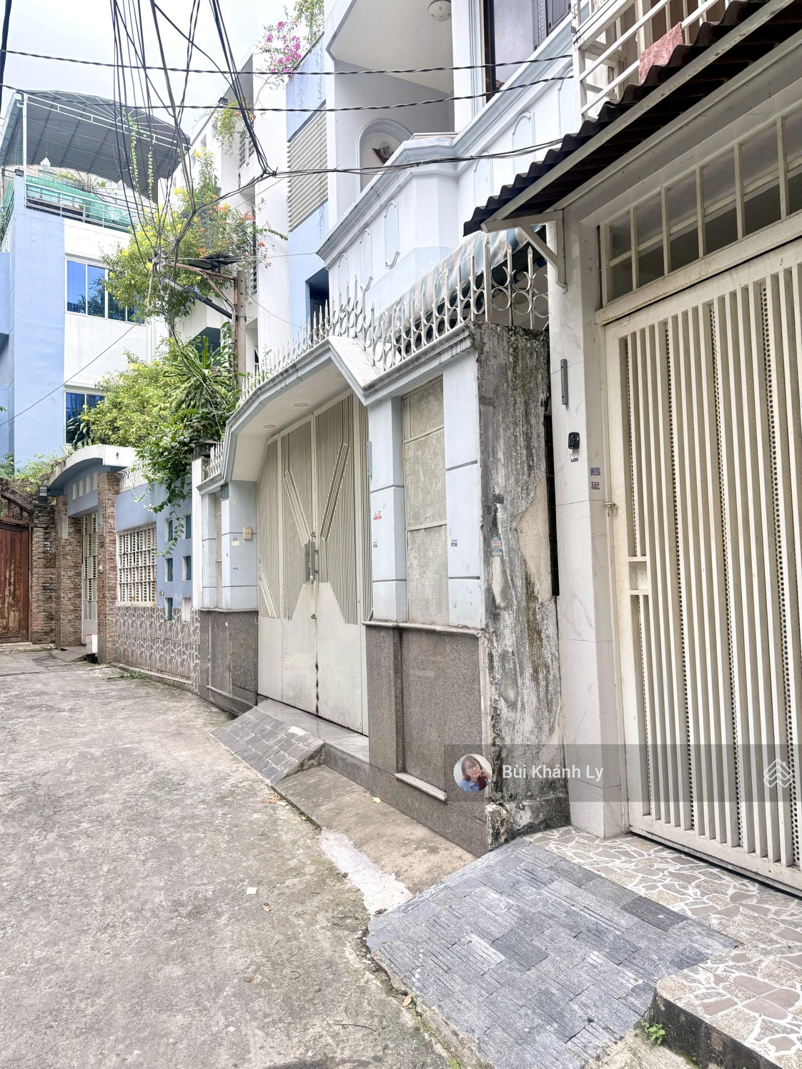 BÁN NHÀ PHÚ NHUẬN KHUVIP PHAN ĐÌNH PHÙNG- 4 TẦNG SÂN THƯỢNG GẦN QUẬN1,3