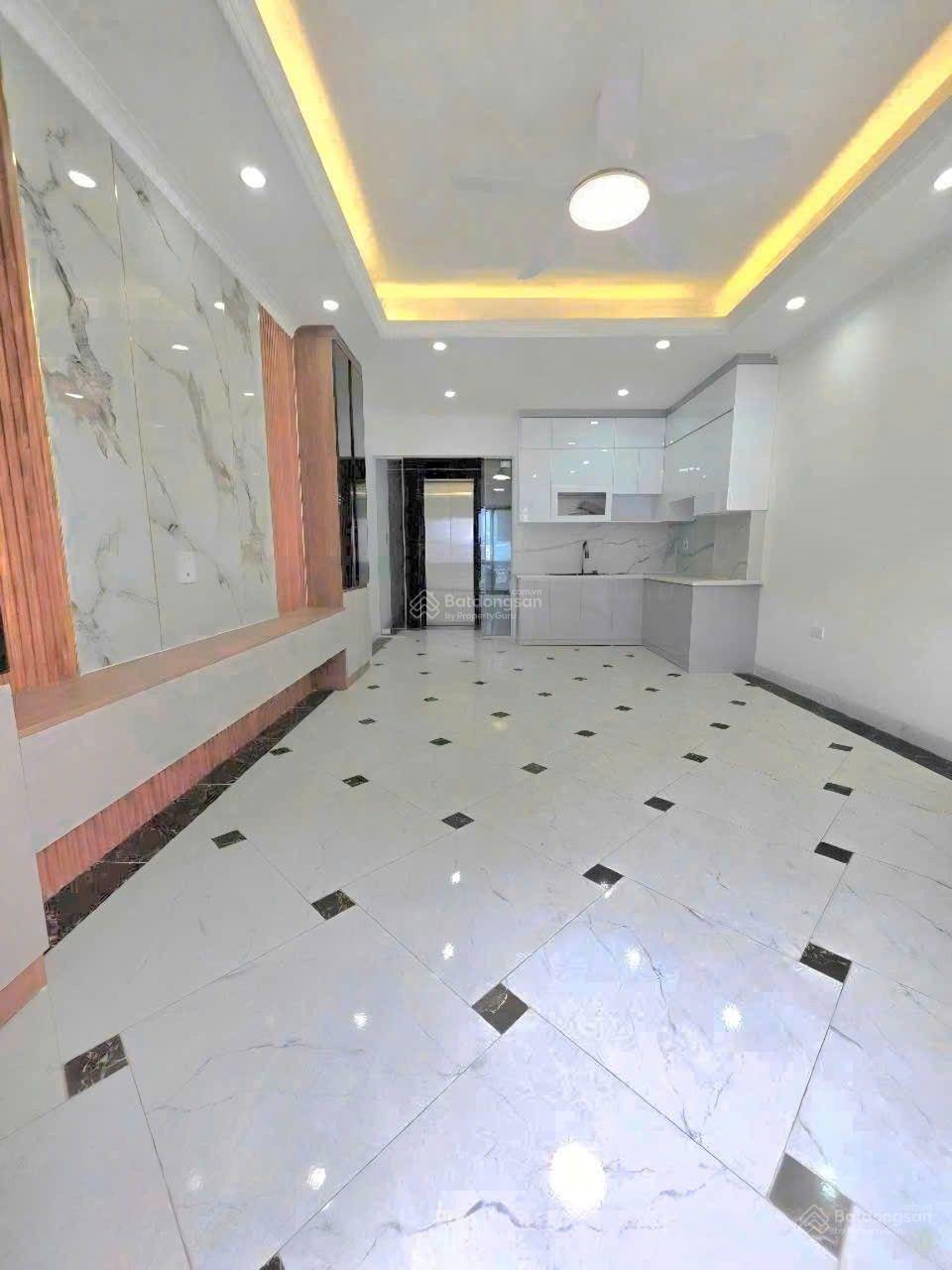 BÁN NHÀ TƯ ĐÌNH 58M,THANG MÁY,GARA Ô TÔ, PHUN NỘI THẤT,KINH DOANH ĐA DẠNG, 13XTY