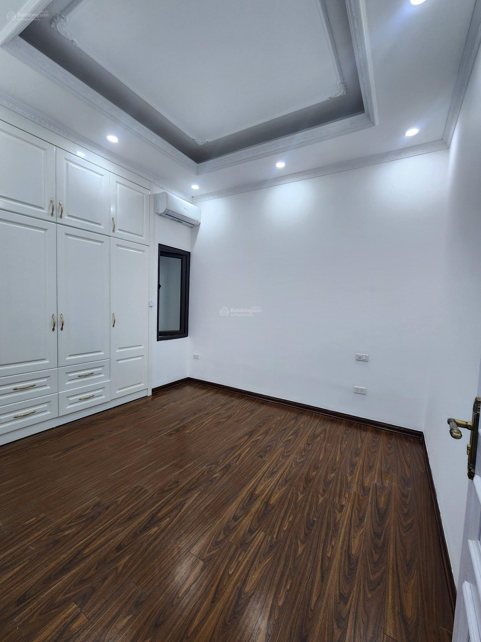 Bán nhà 2 mặt ngõ, DT 58m2, MT 4m, ôtô sát nhà, gần hồ, ở sướng, giá nhỉnh 11 tỷ