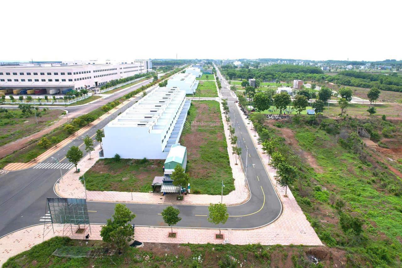 Bán gấp lô 2 mặt tiền giá chỉ 1tỷ350tr diện tích 132m2 tại TT.QL14, thành phố Đồng Xoài, Bình Phước