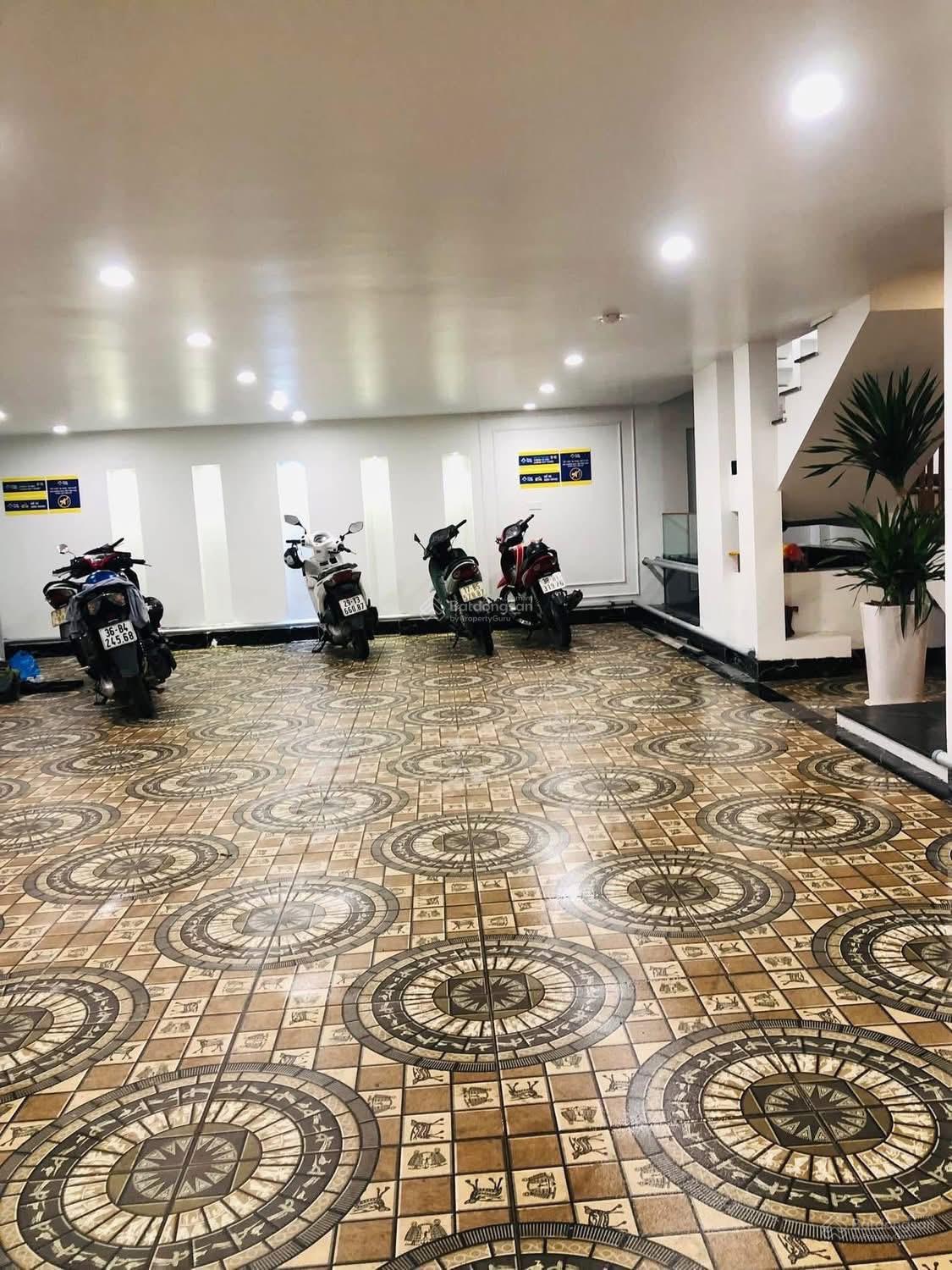 Mặt Hồ Tây đón QH đường rộng gần 30m. Phải thật nhanh. Tòa khách sạn lô góc xây 10 tầng rộng 8m