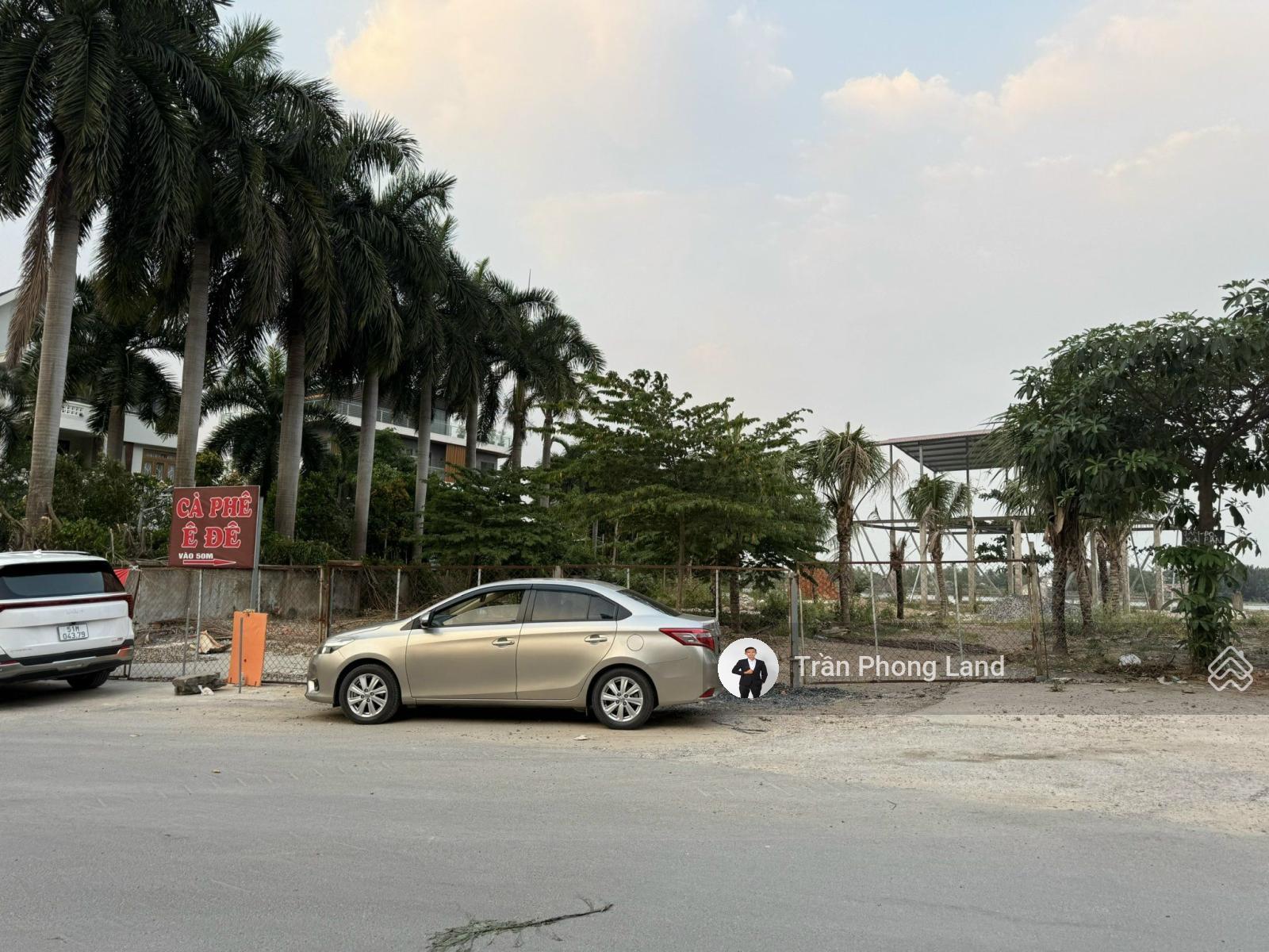 Chính chủ gửi cho thuê đất mặt tiền sông 215 Nguyễn Văn Hưởng, P. Thảo Điền, Q2, 2700m2, 0908 140 ***