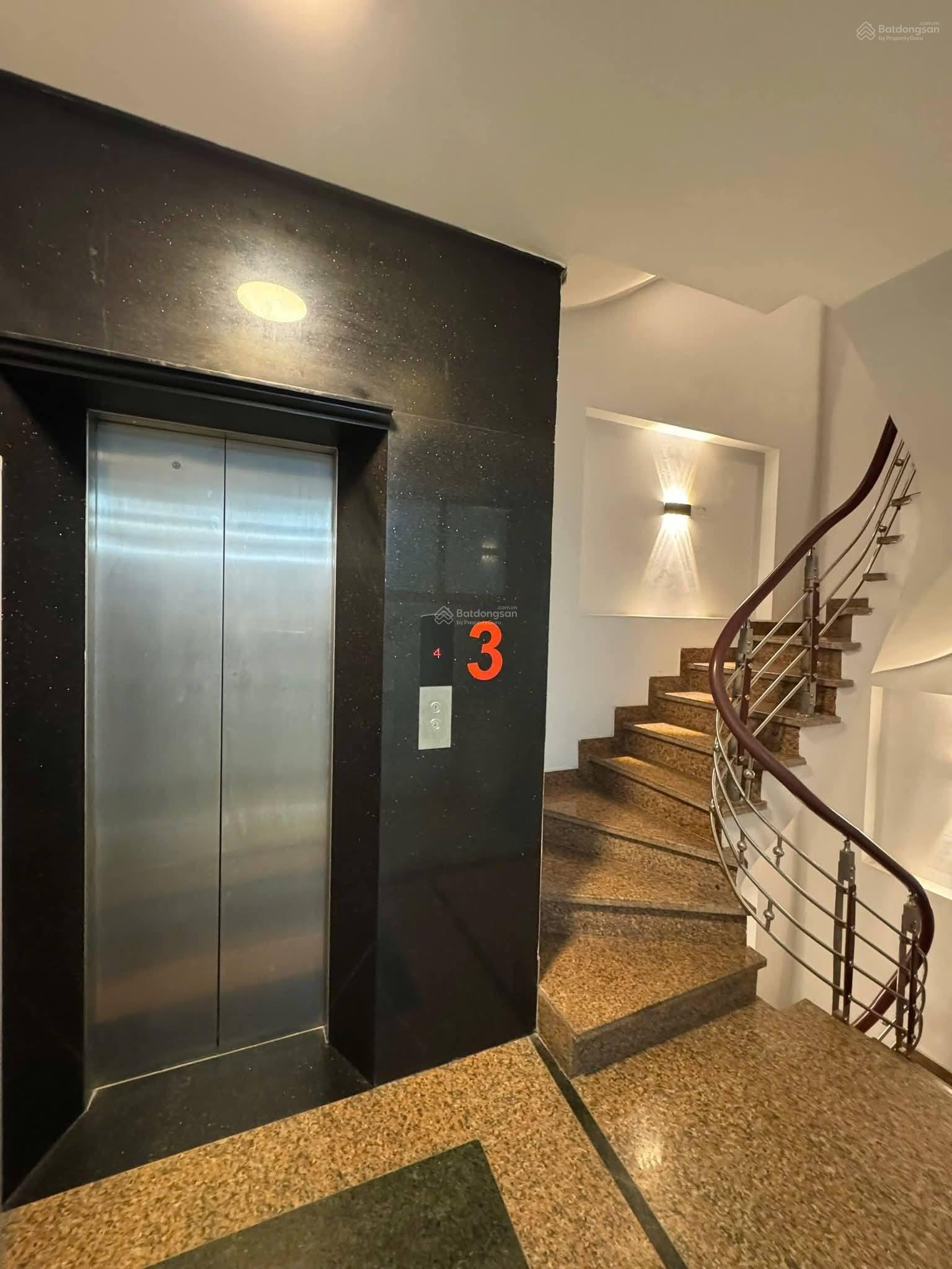 Bán nhà Phương Mai Đống Đa DT 63m2 x 8T x MT 5,7m giá 38.9 tỷ có thương lượng