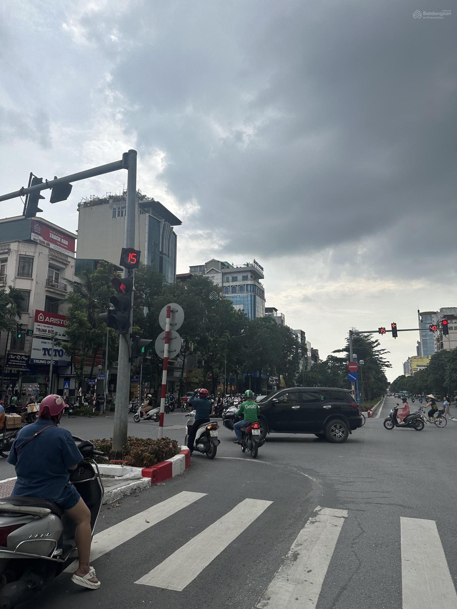 Bán Nhà Rất Đẹp 6Tầng DT 55m2-MT5.5m-LôGóc 3 Mặt Thoáng-GARA-phố Hoàng Quốc Việt-Cầu Giấy.Giá:21Tỷ Bán Nhà Rất Đẹp 6Tầng DT 55m2-MT5.5m-LôGóc 3 Mặt Thoáng-GARA-phố Hoàng Quốc Việt-Cầu Giấy.Giá:21Tỷ