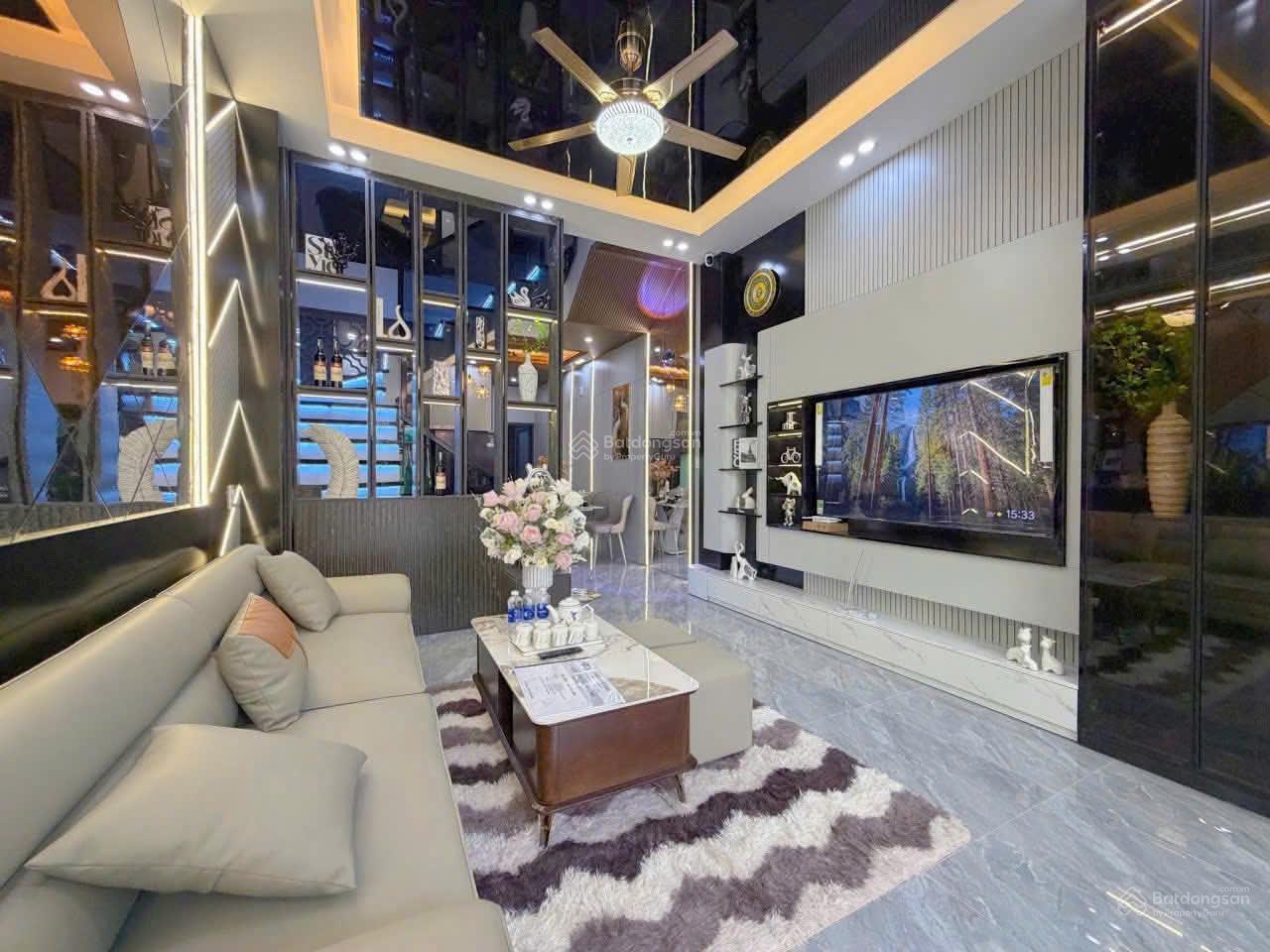 Bán nhà 3 tầng Full Nội Thất Sang Trọng mặt tiền tại Thanh Khê, vị trí vàng