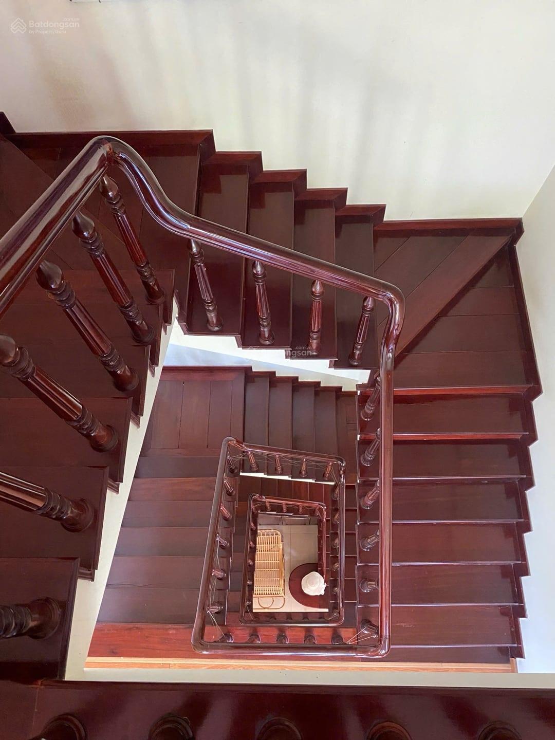 Bán nhà 3 tầng góc 2 mặt tiền đường Huỳnh Ngọc Huệ, DT 150m2 ngang 7m6. Nhà chính chủ xây chắc chắn