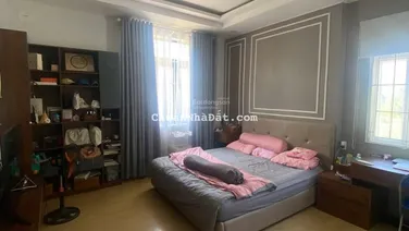 Bán nhà 3 tầng góc 2 mặt tiền đường Huỳnh Ngọc Huệ, DT 150m2 ngang 7m6. Nhà chính chủ xây chắc chắn