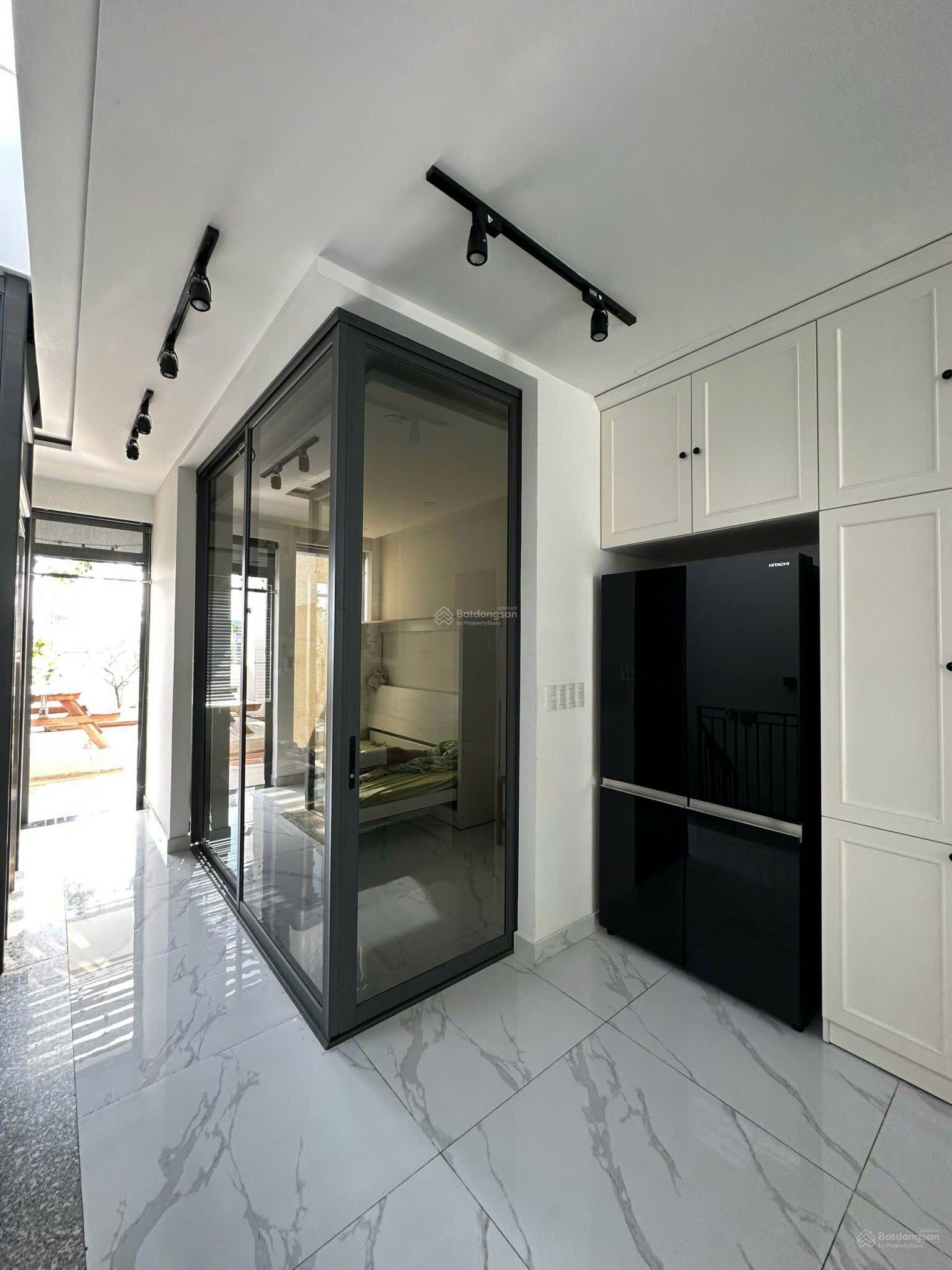 Cho thuê nguyên căn Hầm Trệt 3 Lầu, Thạnh Mỹ Lợi, Tp Thủ Đức, Đường 20m, Thang Máy, Full Nội Thất.