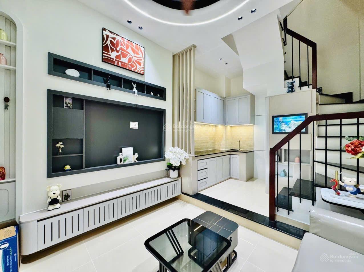 Hiếm - 4 tầng lầu đúc - 3 phòng ngủ - hoàn công đầy đủ - Đường Số 2 - ngay chợ Xóm Mới - Thống Nhất