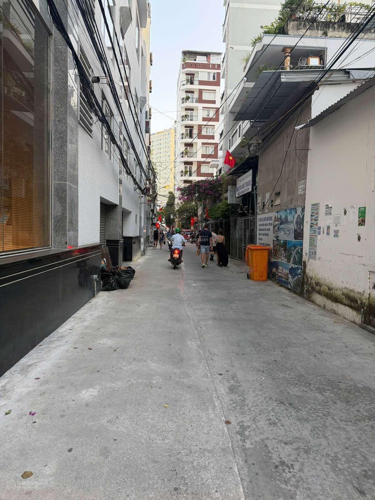 Nhà 2,5 tầng phố tây hẻm Tuệ Tĩnh, cách biển 500m, 62m2 2PN 2WC, chỉ 6,7 tỷ