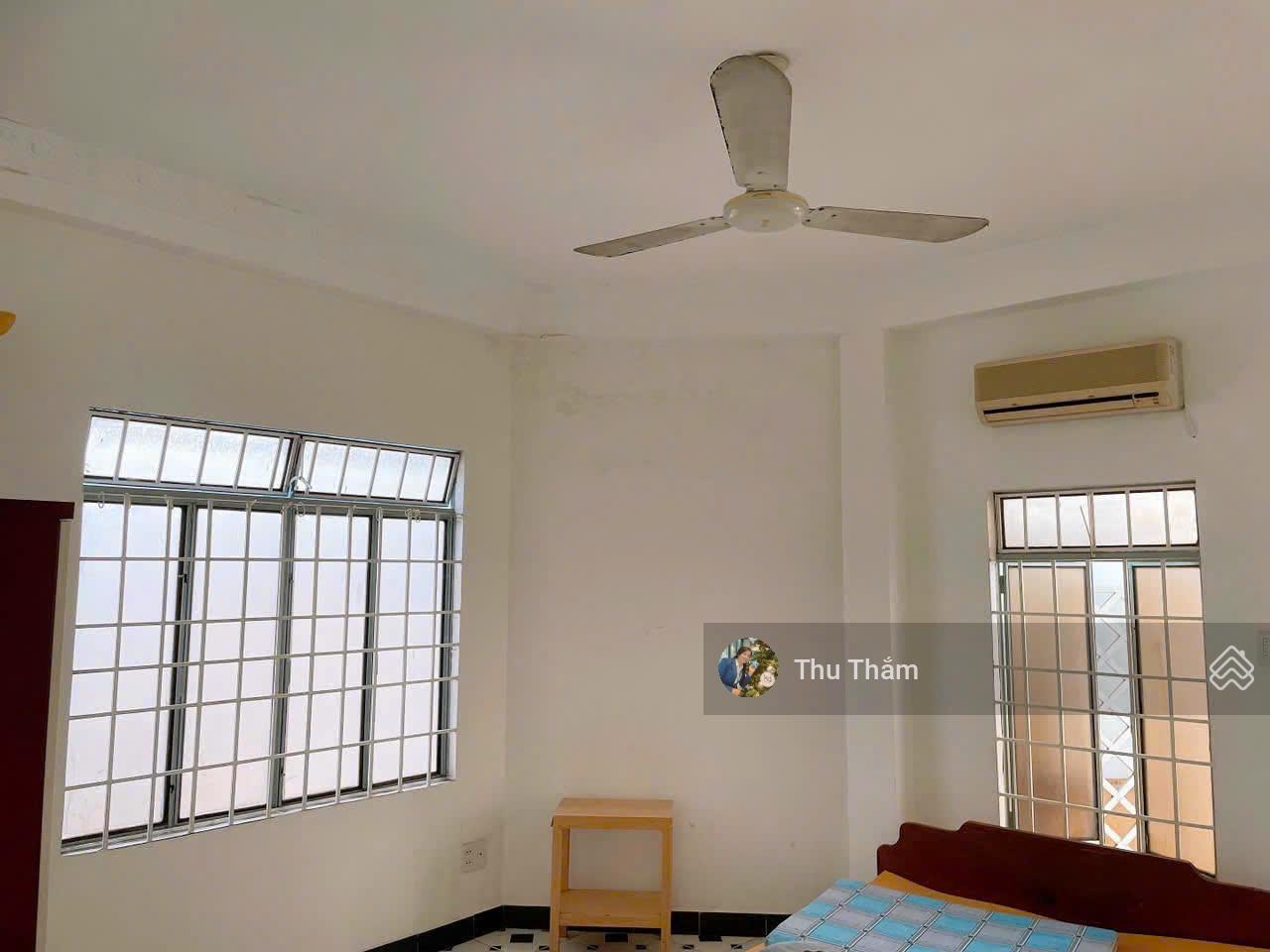 Bán căn hộ chung cư B2, ngay công viên Quận 4, loại 2 phòng ngủ, DT 90m2, nhà mới đẹp LH 0908 155 ***