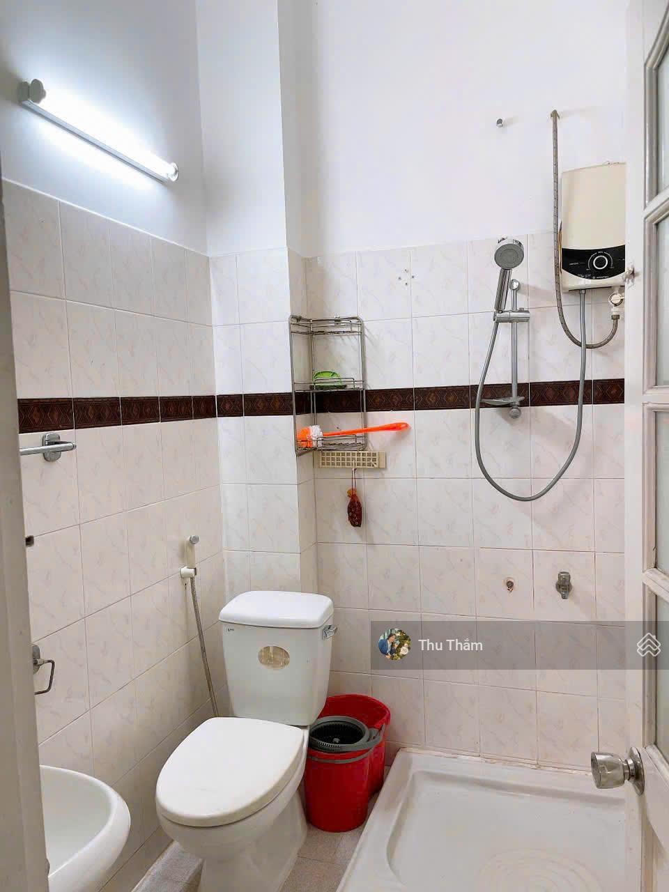 Bán căn hộ chung cư B2, ngay công viên Quận 4, loại 2 phòng ngủ, DT 90m2, nhà mới đẹp LH 0908 155 ***