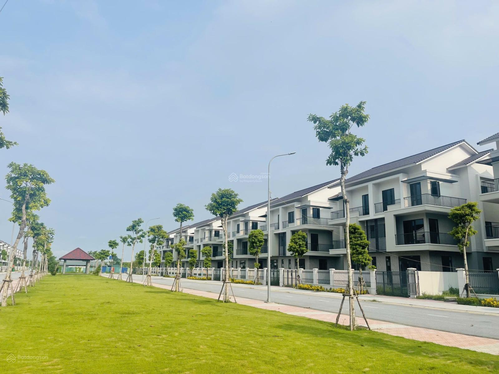 Bán biệt thự song lập 180m2 trong khu đô thị Singapore, vị trí cực đẹp, sổ hồng trao tay