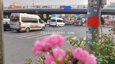 CHO THUÊ NHÀ MẶT TIỀN, NGÃ TƯ HÀNG XANH, Q. BÌNH THẠNH