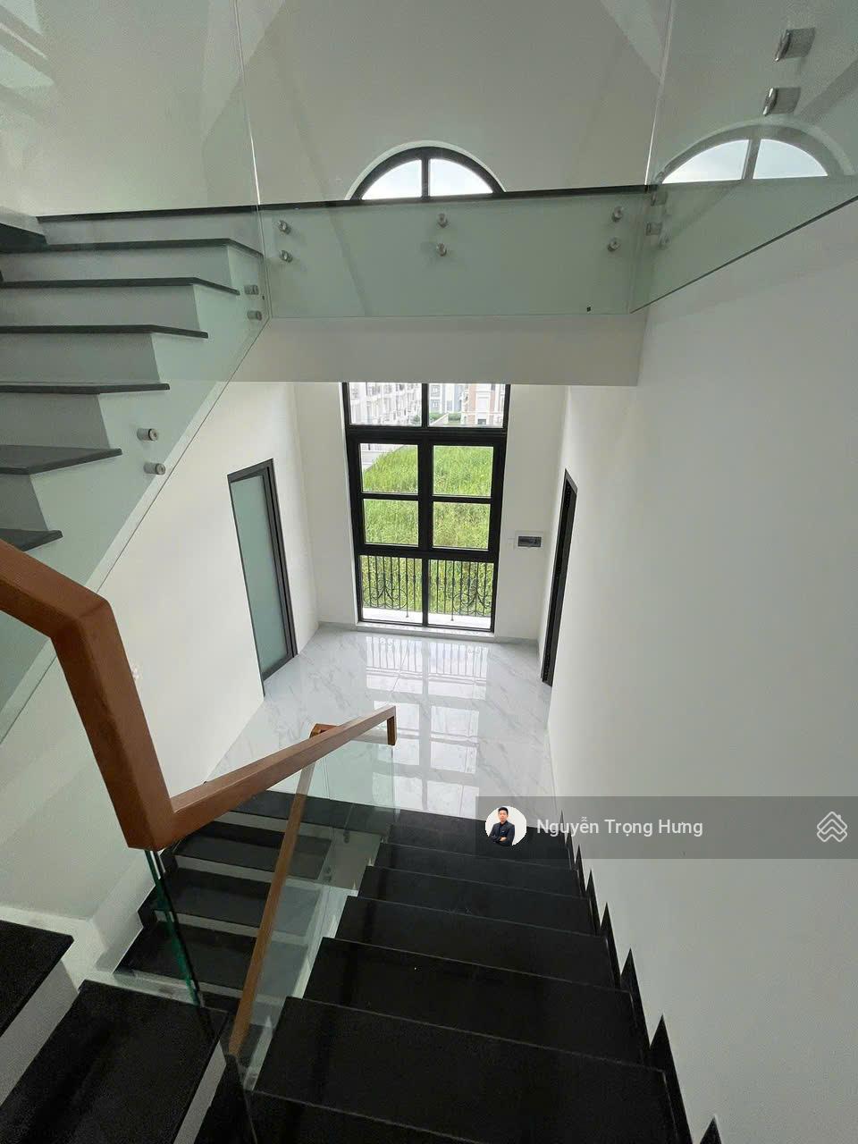 CHO THUÊ BIỆT THỰ SONG LẬP 200M2 THIẾT KẾ 3 TẦNG HOÀN THIỆN TAIJH VINHOMES GRAND PARK