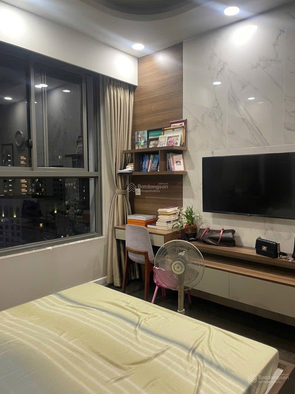 Cần bán nhanh căn hộ Golden Mansion. Diện tích: 105m2, 3PN, 2WC. Giá bán: 8,1 tỷ