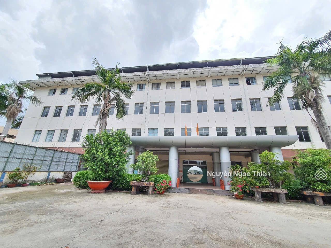 Cho thuê toà nhà 3 tầng mặt tiền Võ Văn Kiệt, Quận 6