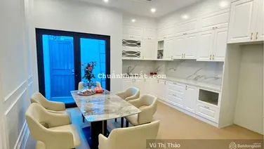 Chính chủ bán gấp nhà tập thể Kim Liên, Trung Tự, 60m2, 2PN, nhà đẹp, full đồ, sẵn ở, ô tô đỗ cửa