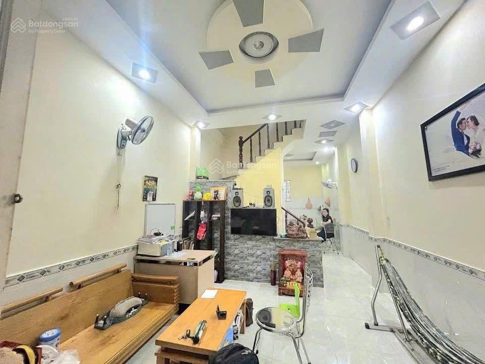 Nhà 1 lầu 1 trệt 2PN giá 3.333 tỷ còn TL ngay trung tâm Dĩ An, giấy phép XD đủ, LH 0975 339 ***