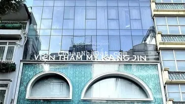 Chuyển nhượng toà nhà thẩm mỹ viện 9 tầng mặt tiền đường ngay cạnh Quận 1.