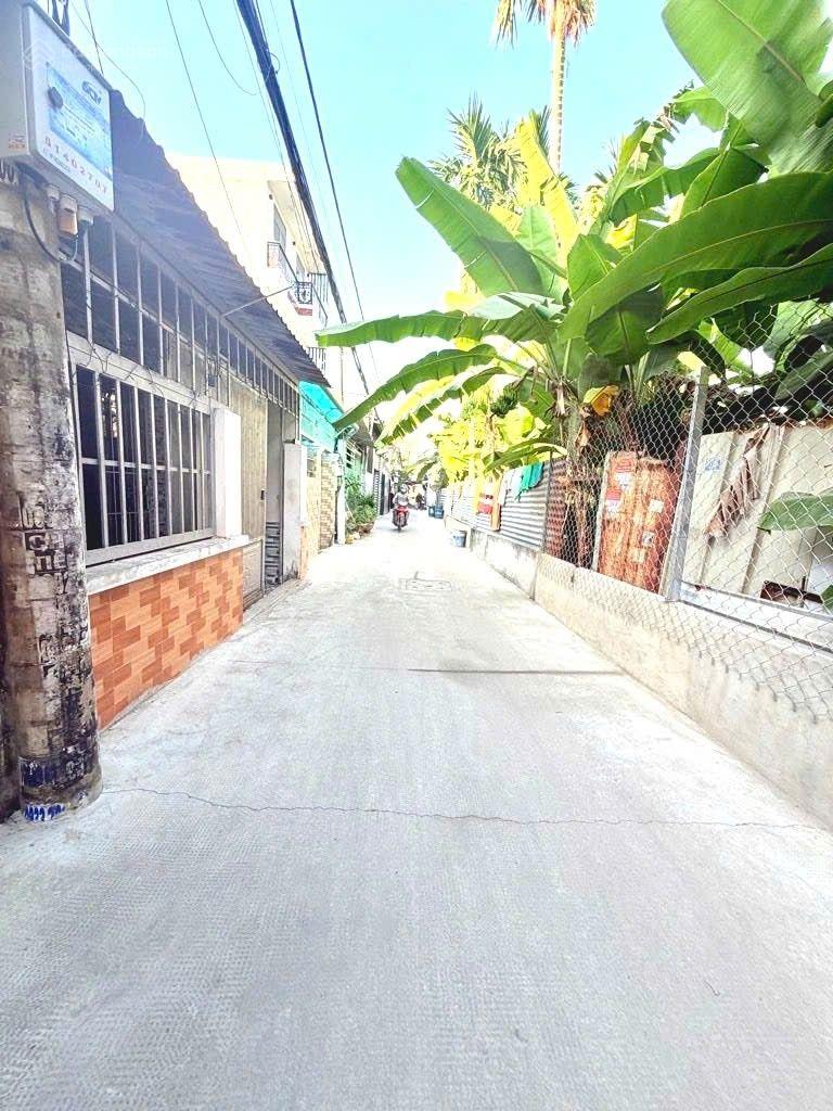 Bán nhà 1,5 tầng đường TL19, phường THẠNH LỘC, Q12,dt 46m(4x13). Hẻm ôtô, nhỉnh 3 tỷ Bán nhà 1,5 tầng đường TL19, phường THẠNH LỘC, Q12,dt 46m(4x13). Hẻm ôtô, nhỉnh 3 tỷ