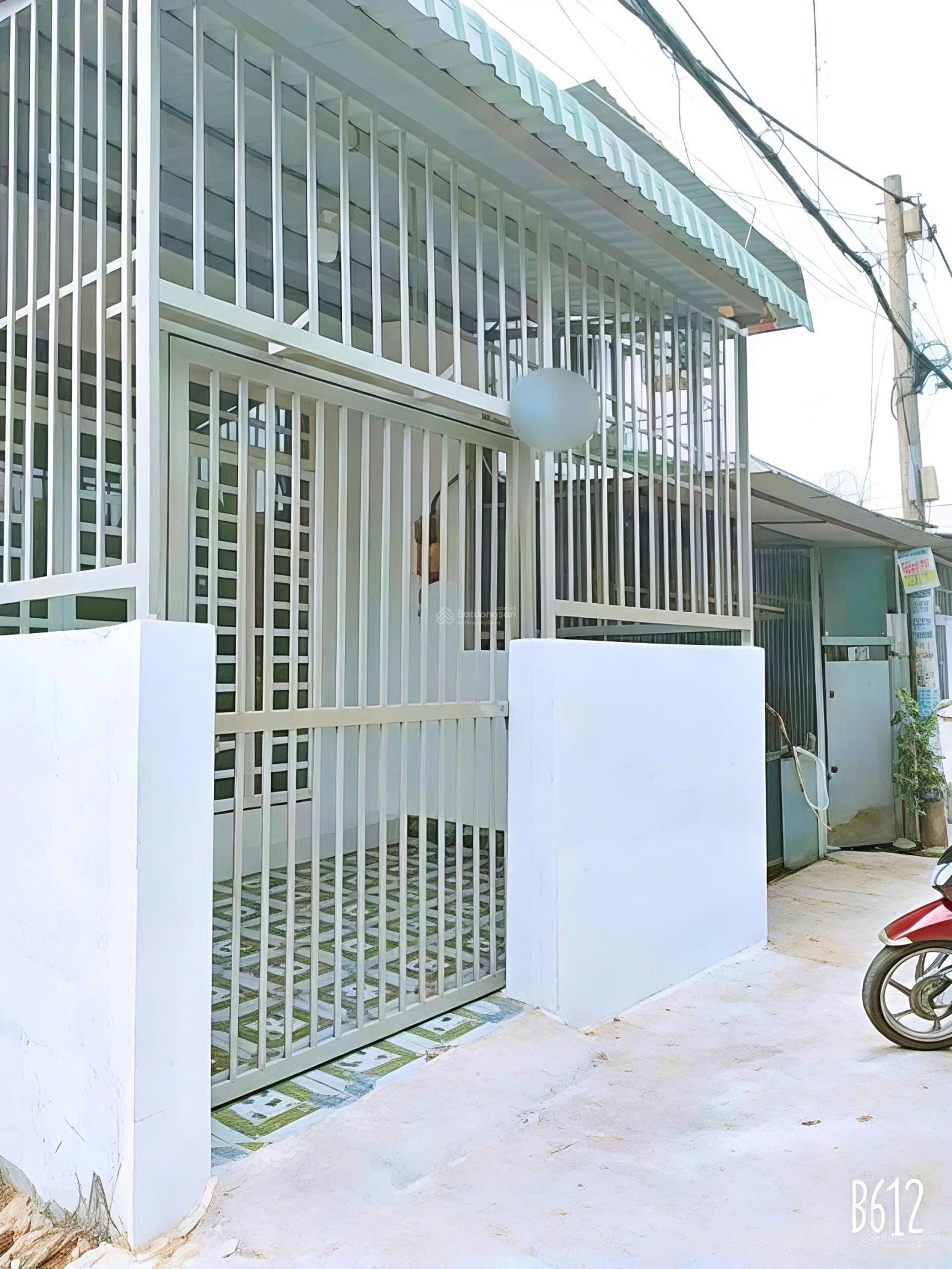 Bán nhà 1,5 tầng đường TL19, phường THẠNH LỘC, Q12,dt 46m(4x13). Hẻm ôtô, nhỉnh 3 tỷ Bán nhà 1,5 tầng đường TL19, phường THẠNH LỘC, Q12,dt 46m(4x13). Hẻm ôtô, nhỉnh 3 tỷ