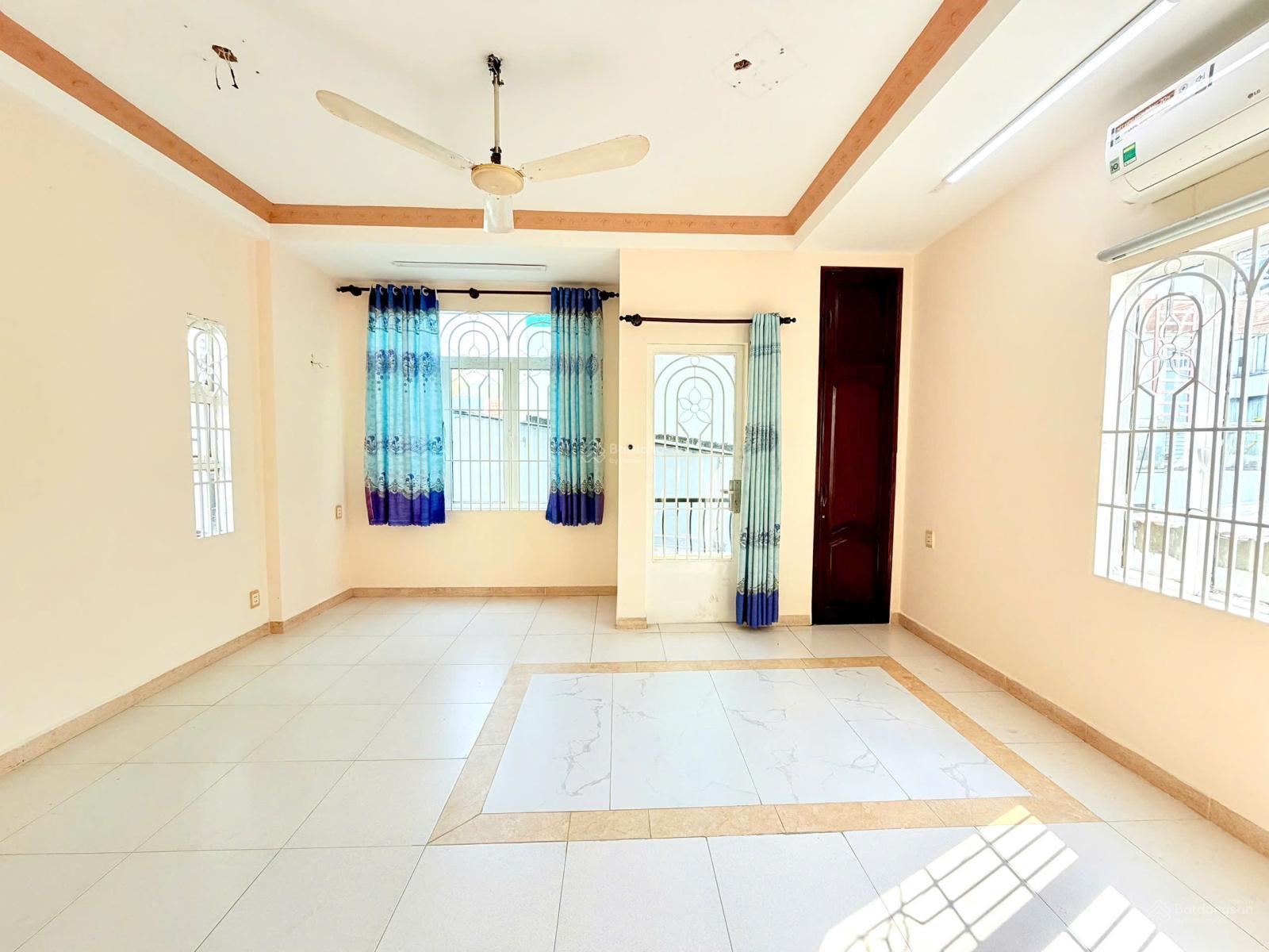 Nhà đẹp Hòa Hưng quận 10, căn góc, hẻm thông, chủ gửi 6,3 tỷ thương lượng. LH ngay 0876 410 ***