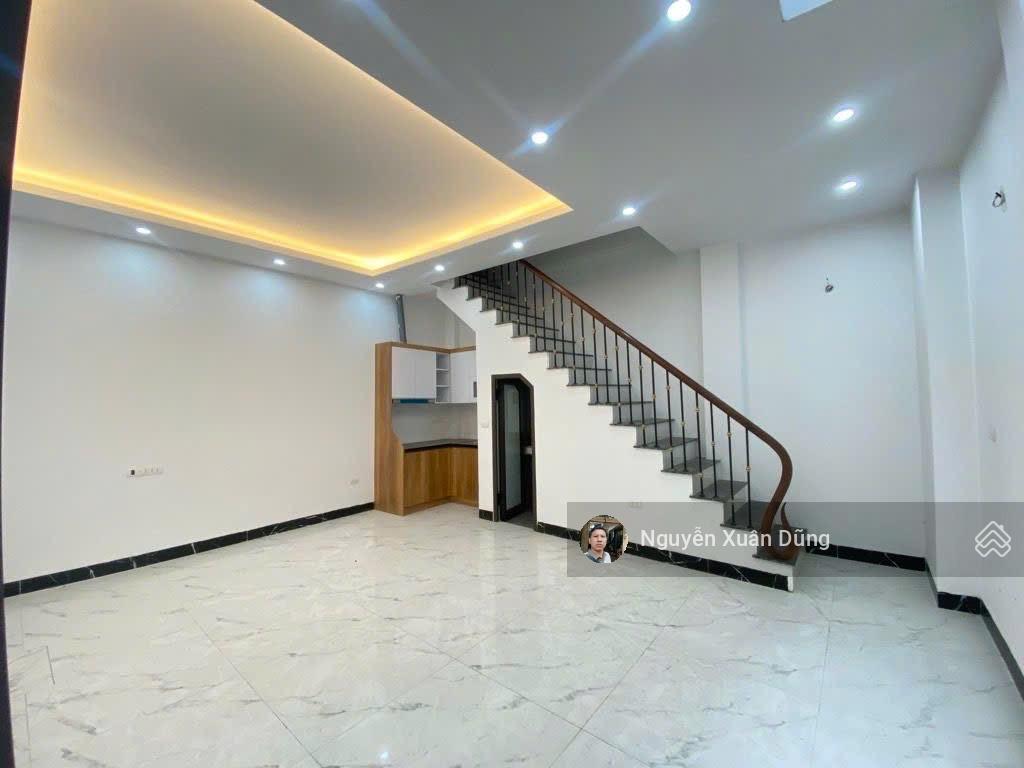 SIÊU PHẨM NHÀ VIỆT HƯNG - LONG BIÊN - Ở NGAY - Ô TÔ ĐỖ CỬA - GIÁ MỀM