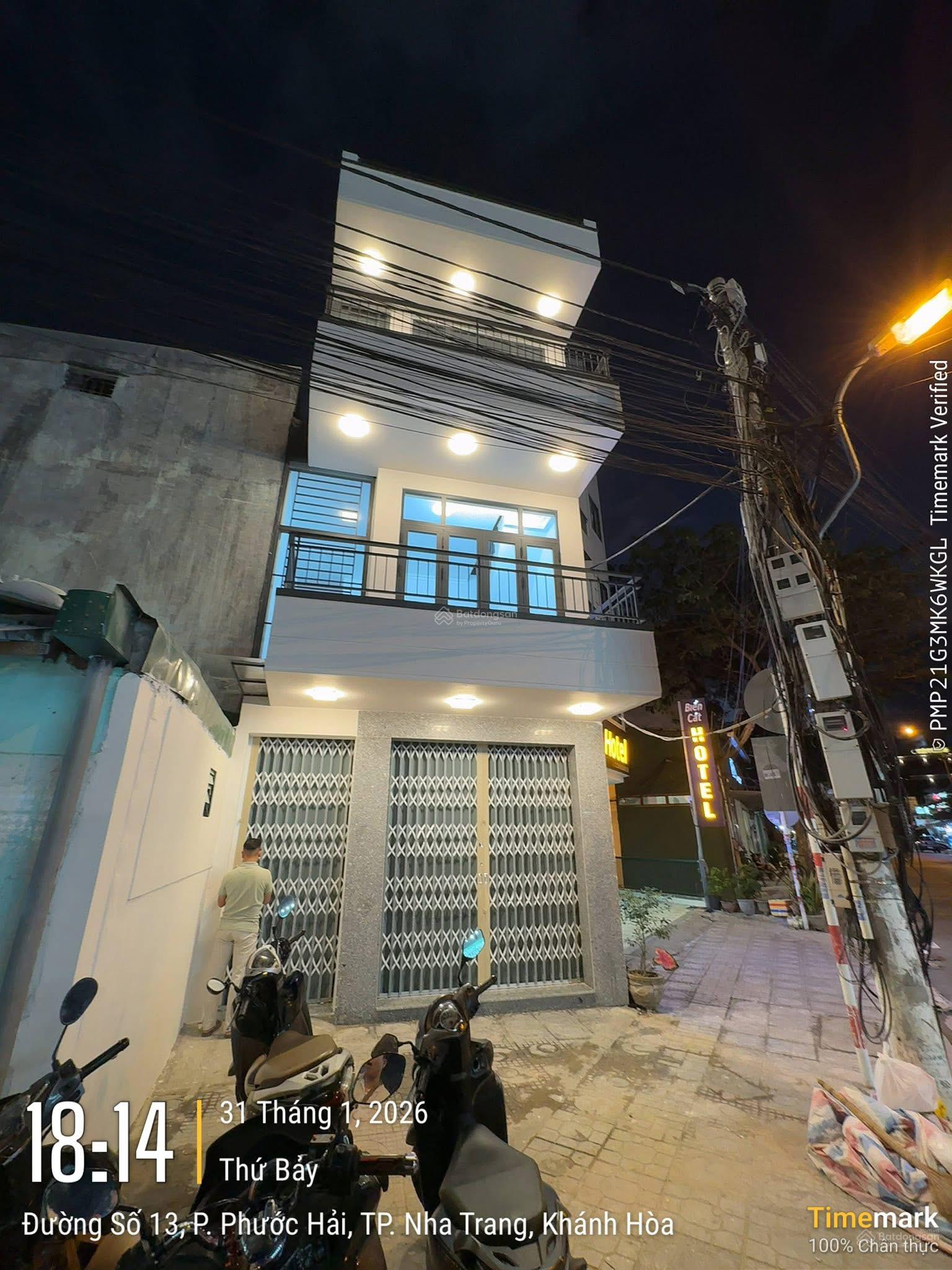 Bán căn nhà nằm ngay ngã 4, vị trí đẹp kinh doanh hoặc cho thuê (giá chỉ 15.5 tỷ)