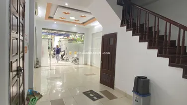 Cho thuê nhà ngõ 6 Mạc Thái Tổ, Cầu Giấy. DT 60m2, 4 tầng, ngõ oto. Giá 21 tr(tháng)