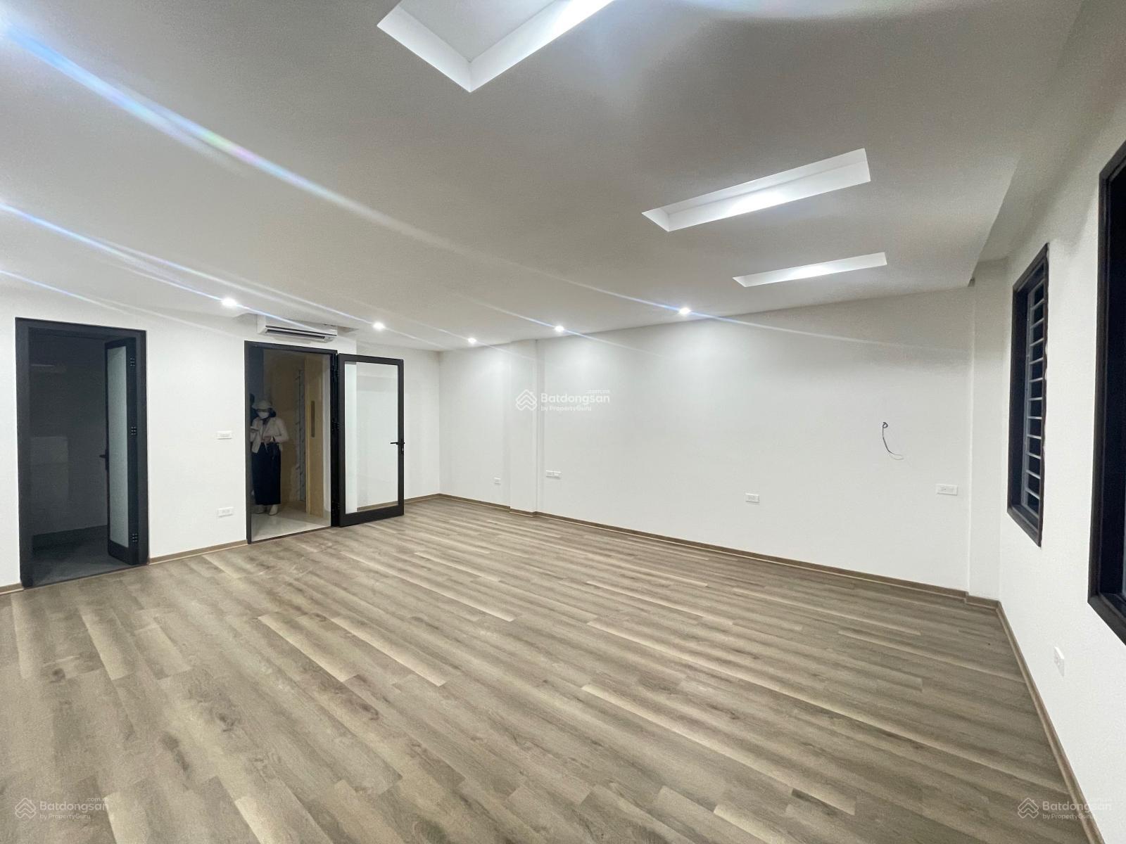 Chính chủ cho thuê nhà phân lô Nguyễn Chí Thanh - Đống Đa, 50m2 x 6tầng, thông sàn, oto đỗ cửa 18tr