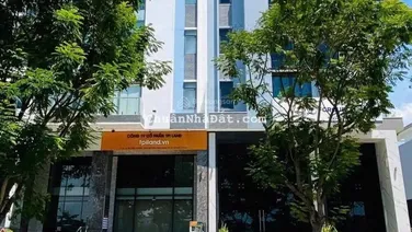 Rẻ! Chủ cần bán toà nhà văn phòng mặt tiền đường Trần Quý Kiên P. TML quận 2. DT 12x24m giá 230 tỷ