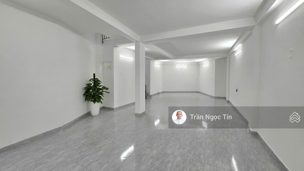 SIÊU PHẨM NHÀ ĐẸP CĂN GÓC VÒNG XOAY ĐẦU TƯ KINH DOANH.  VỊ TRÍ NGAY VÒNG XOAY ĐƯỜNG SỐ 13