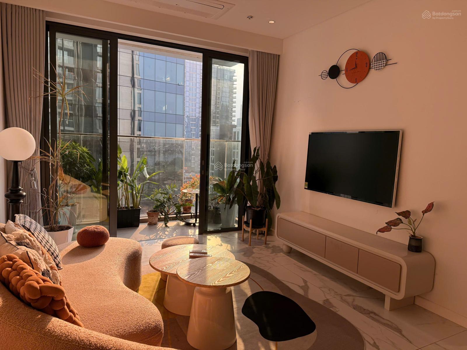 Căn hộ lý tưởng, 2 phòng ngủ 83m2, ban công cực chill, full nội thất, 42 triệu, Galleria Metropole