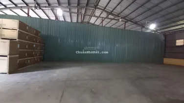 Cho thuê kho xưởng 1000 m2 ngay đường Liên Phường và Đỗ Xuân Hợp giá 80tr/tháng.