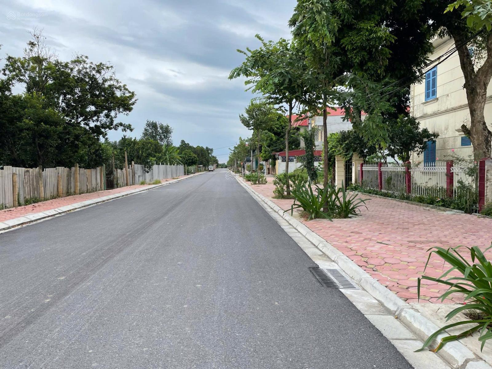 100m2 bìa làng MT 5m đường rộng 15m vỉa hè 5m, giá cực tốt vị trí ở đẳng cấp Nam Hồng ĐA - HN
