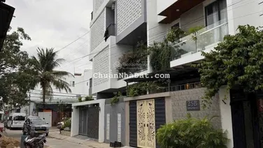 Bán nhà đường Dương Văn Nga, Phước Long, đường 2 ô tô né nhau, gần biển, giá 5.7 tỷ