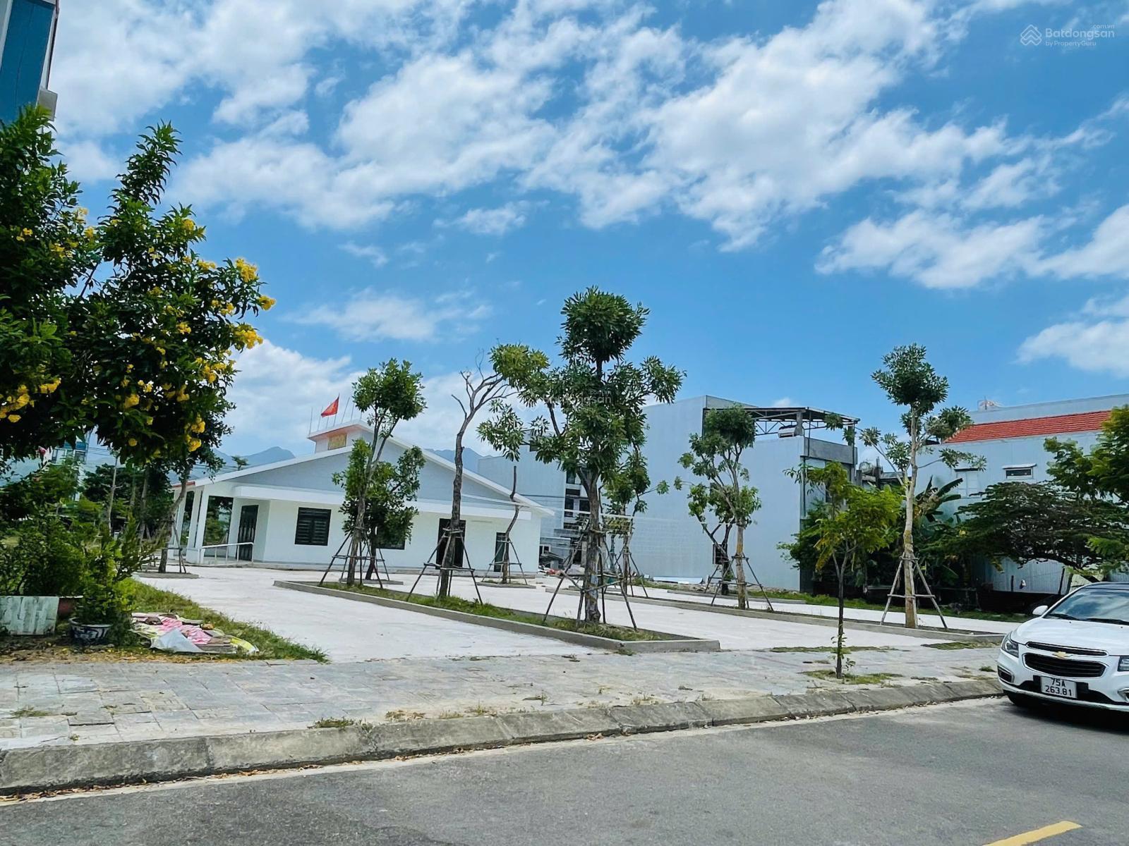 Chính chủ bán lô góc 2 mặt tiền kẹp công viên sát đường Nguyễn Tất Thành ra biển