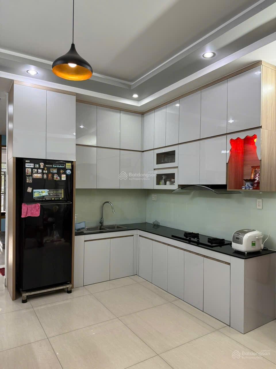 Nhà 100 m2 đối diện chung cư D1, KDC Phú Lợi 1 trệt 2 lầu 1 ST sổ hoàn công đầy đủ