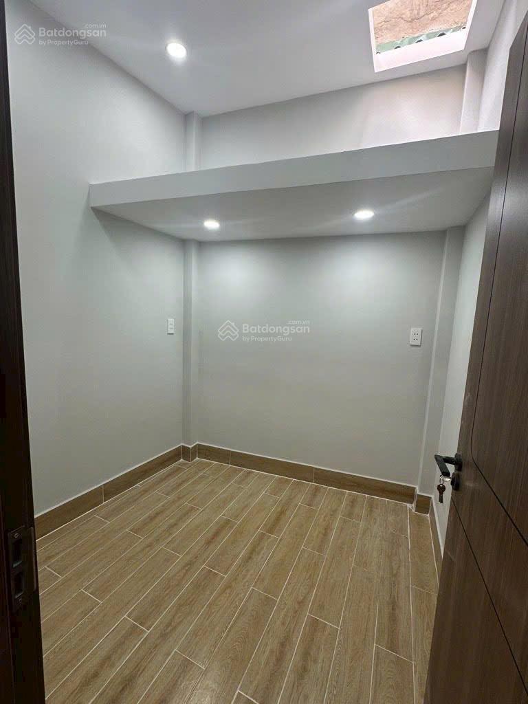 Cách Mạng Tháng Tám - 3tỷ1-2 tầng-2PN - ở ngay - sát hẻm xe hơi thông quận 10, sát quận 1, Tân Bình