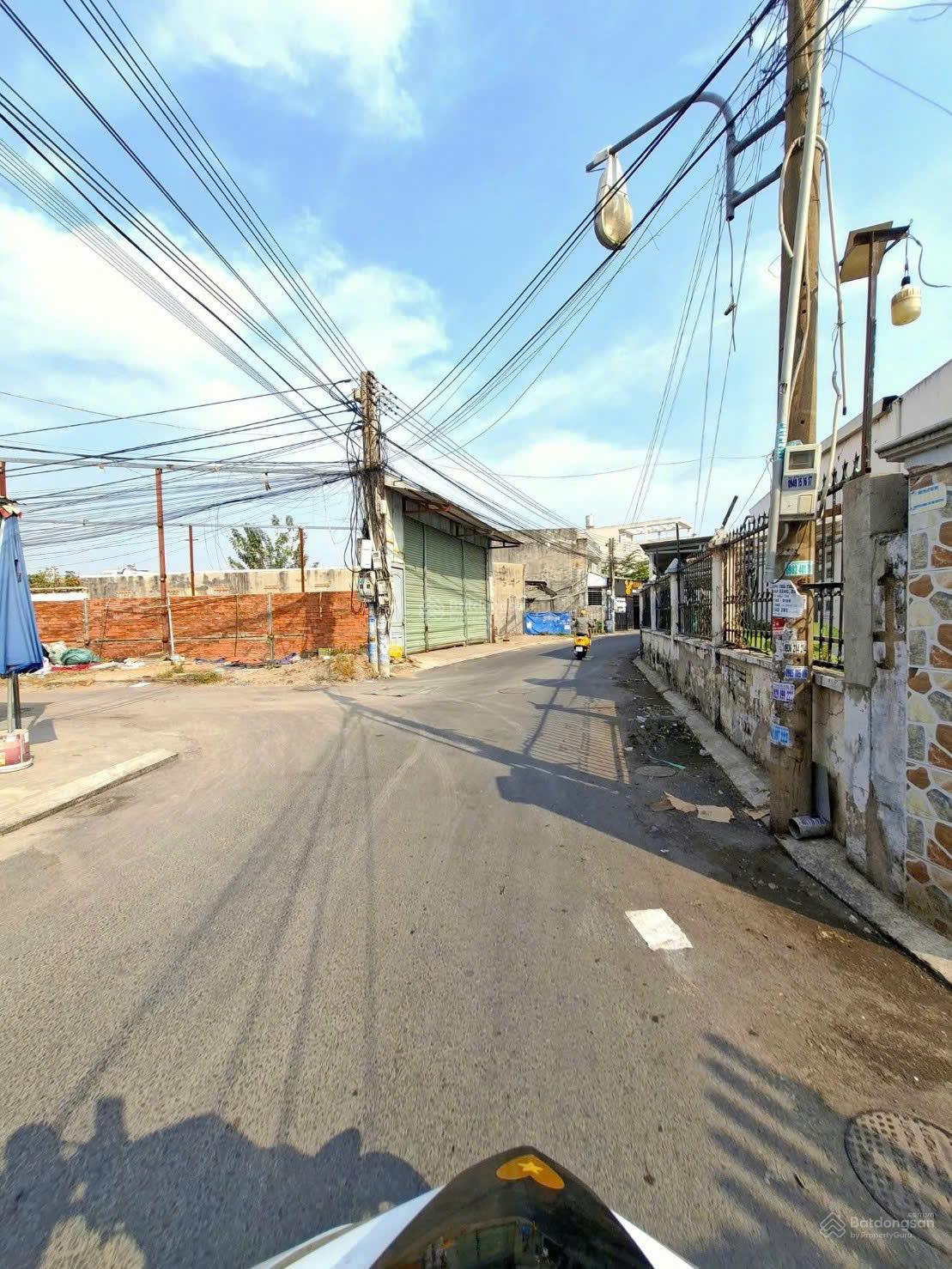 Mặt Tiền đuờng nhựa thông Trần Quốc Toản & Đông Minh .p Dĩ An