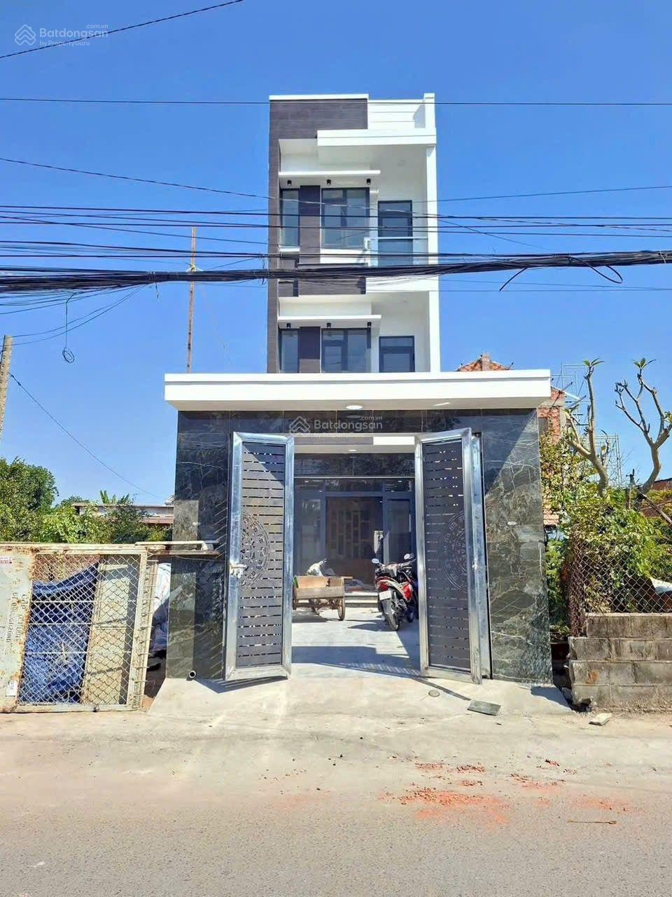 Bán nhà mặt tiền Đào Duy Từ, Đông Hoà , Dĩ An
Dt 120m2 có 60m tc . Còn lên thổ cư thêm được
Thiết k