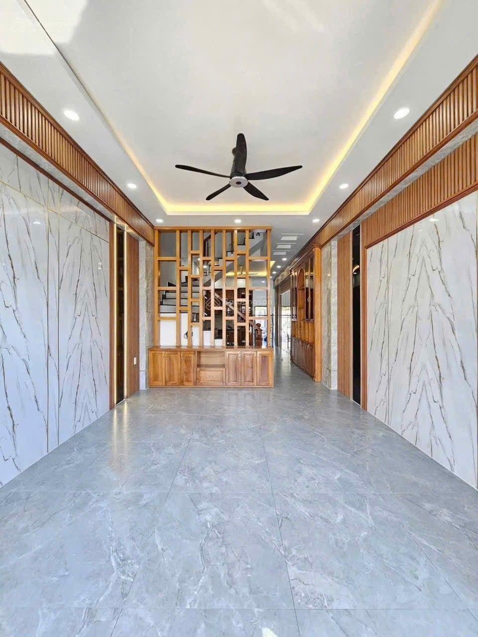 Bán nhà mặt tiền Đào Duy Từ, Đông Hoà , Dĩ An
Dt 120m2 có 60m tc . Còn lên thổ cư thêm được
Thiết k