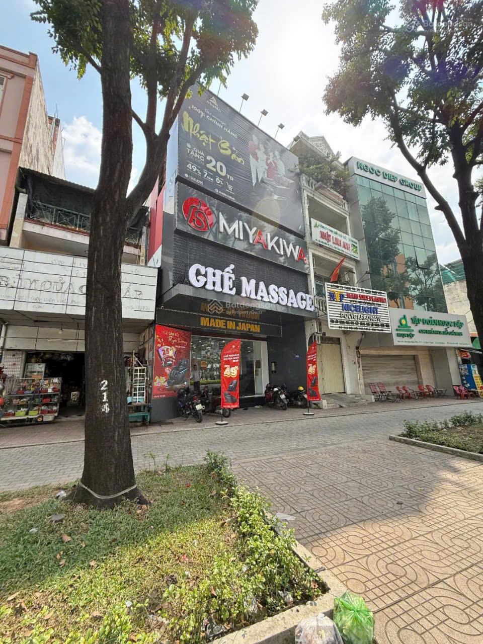 Bán nhà siêu khan hiếm mặt tiền ngay BigC - Quận 10 - (6x20m) - 4 tầng - HĐT: 250tr/th - 57 tỷ